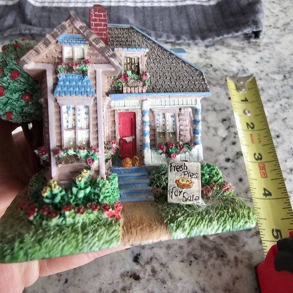 Christmas Village House LIBERTY FALLS THE PETERS' RESIDENCE - Picture 2 of 4